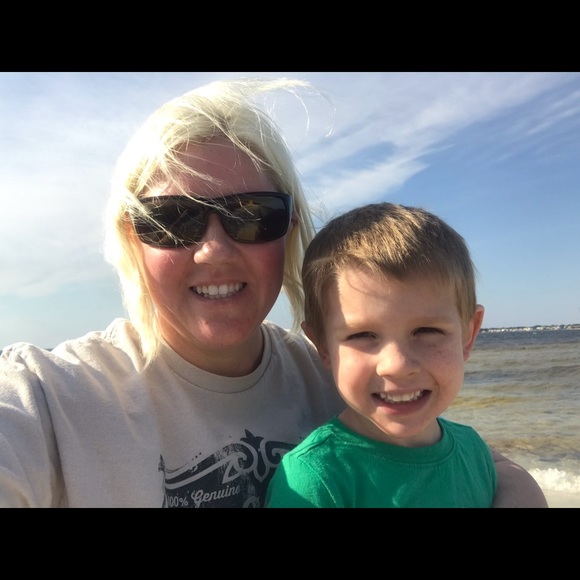 Meet your Posher, Lauren - Picture 1 of 1